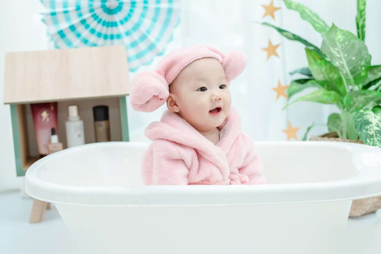 Migliori 5 vaschette per il bagnetto del neonato